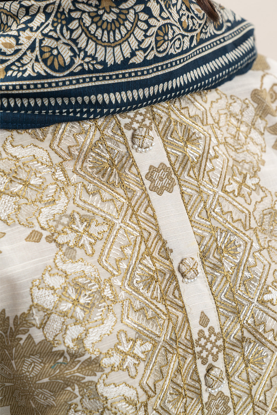 3 PIECE EMBROIDERED SLUB KHADDAR SUIT-IVORY DREAM (UNSTITCHED)