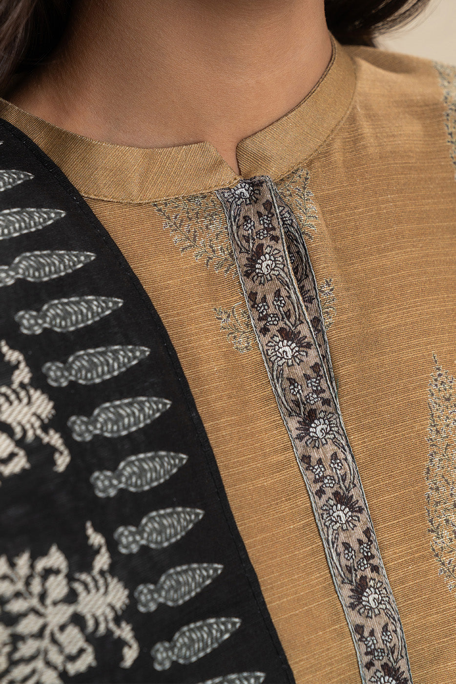 3 PIECE PRINTED SLUB KHADDAR SUIT-FLAXEN TINT (UNSTITCHED)