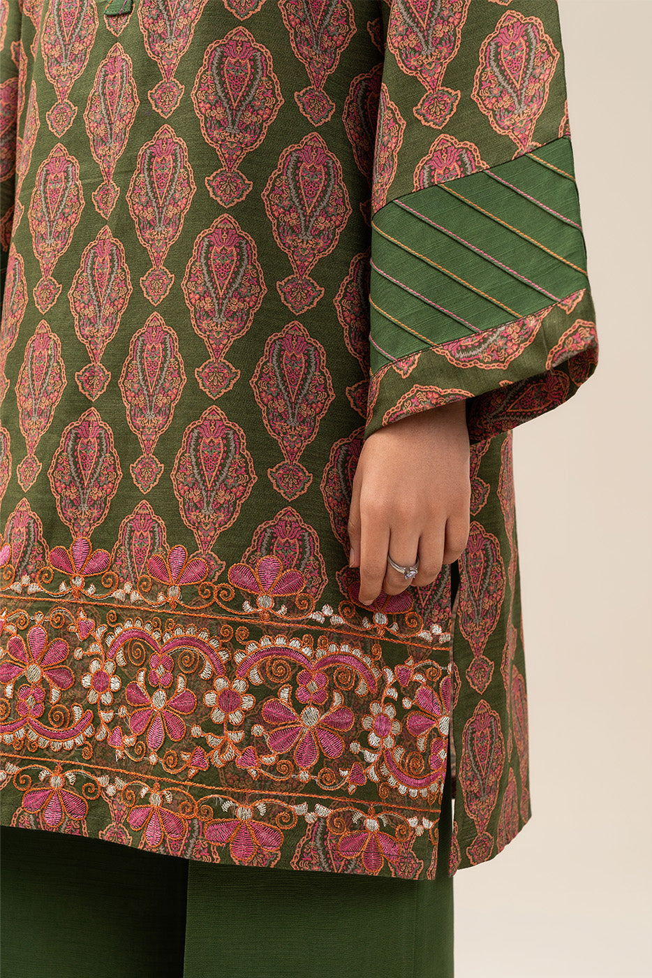 3 PIECE EMBROIDERED SLUB KHADDAR SUIT-BASIL VERVE (UNSTITCHED)