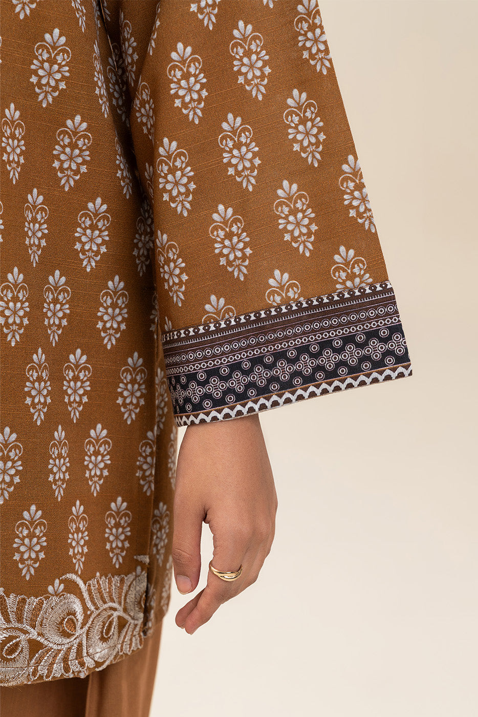 3 PIECE EMBROIDERED SLUB KHADDAR SUIT-MEDALLION CHARM (UNSTITCHED)