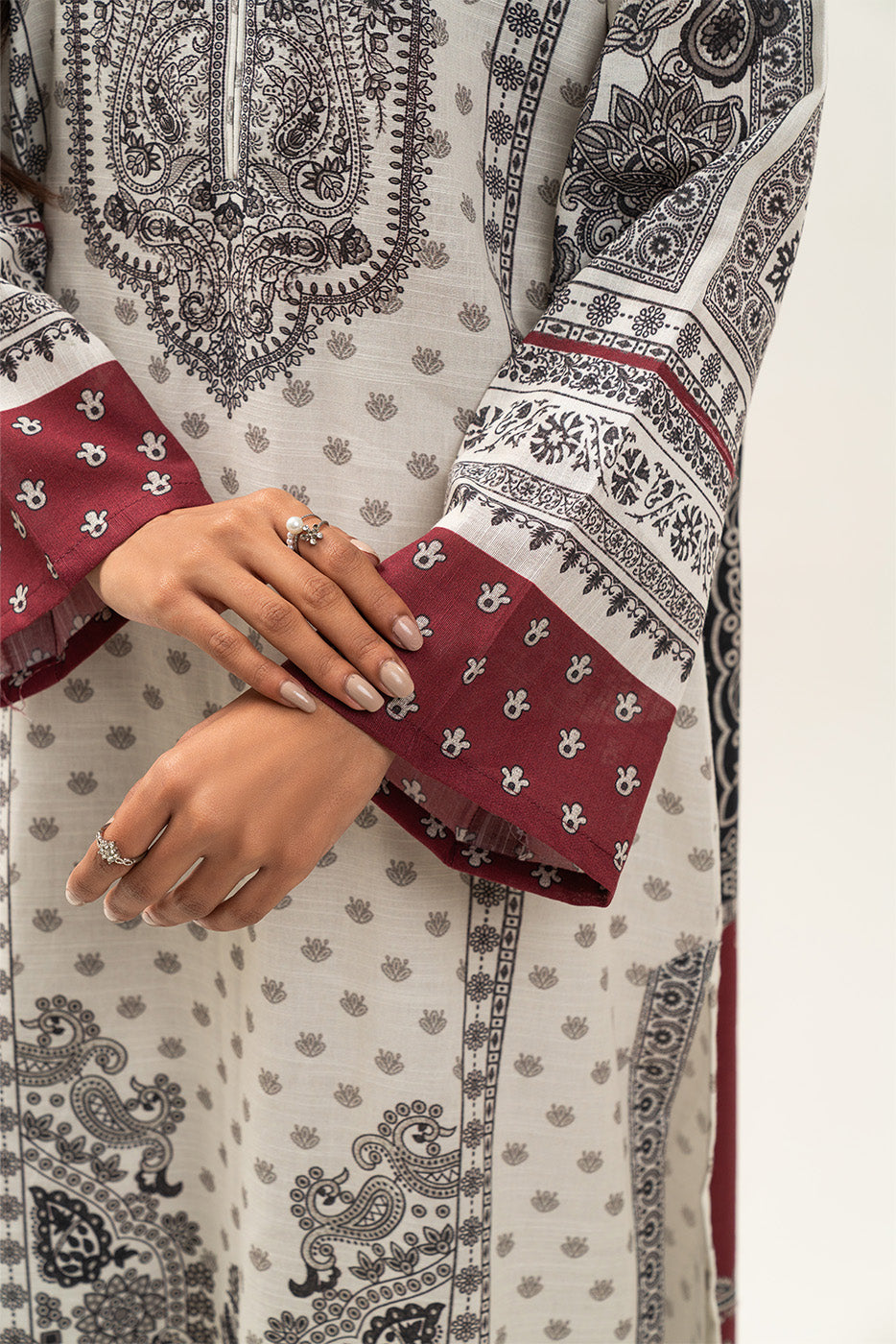 3 PIECE PRINTED SLUB KHADDAR SUIT-COCONUT PEARL (UNSTITCHED)