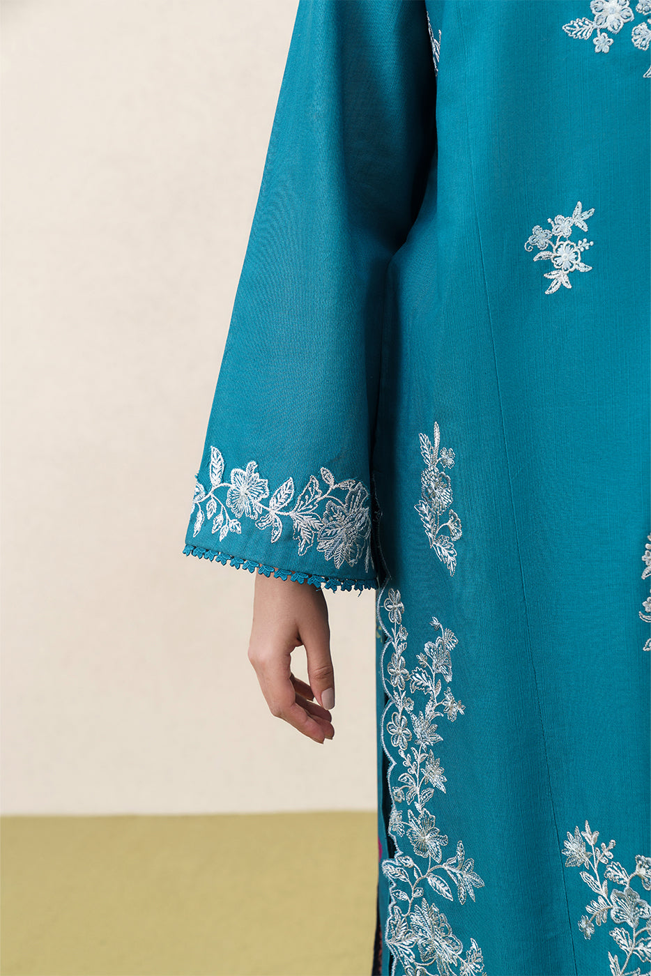 3 PIECE EMBROIDERED KHADDAR SUIT-FLORAL FILIGREE (UNSTITCHED)
