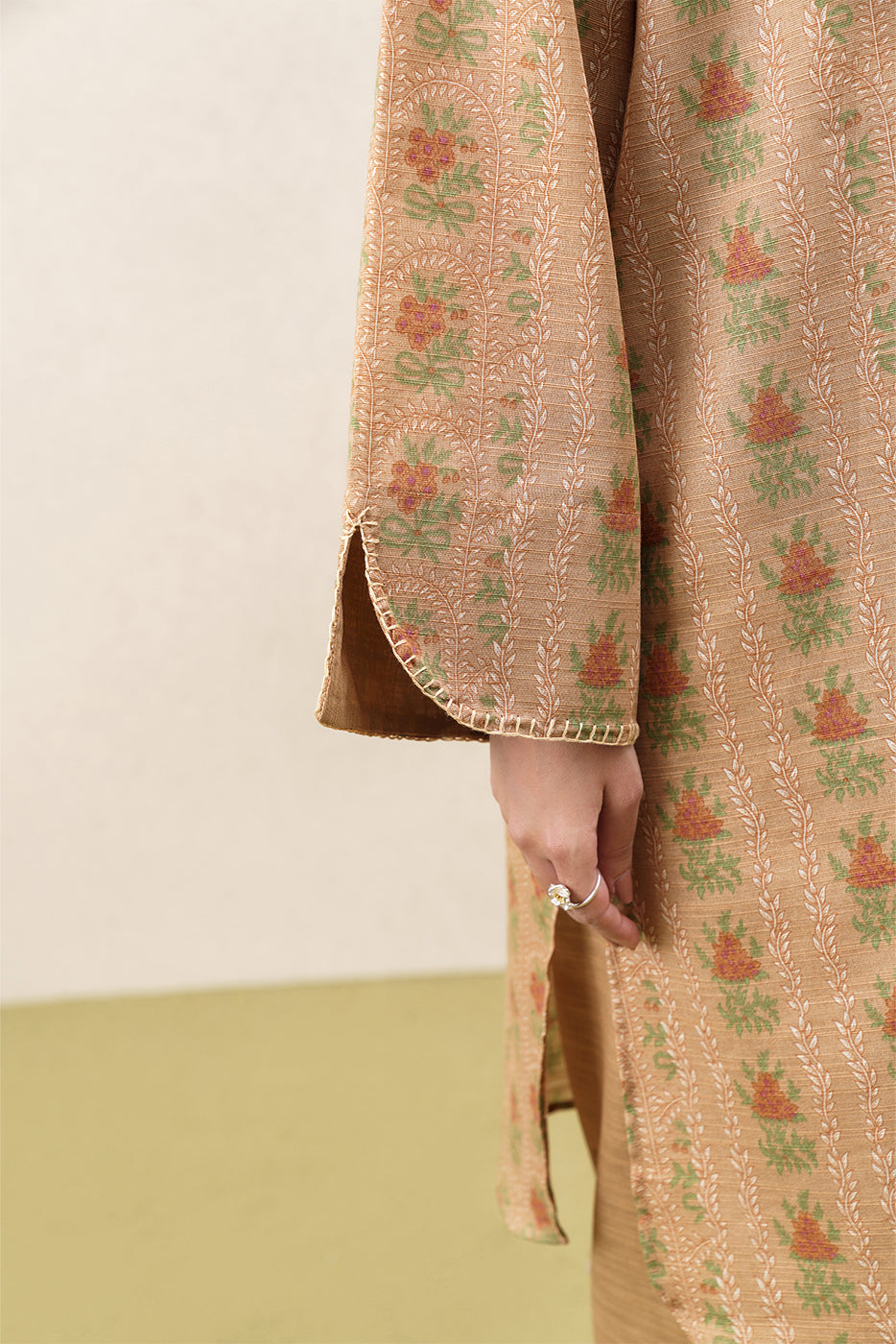 3 PIECE PRINTED KHADDAR SUIT-BEIGE ELEGANCE (UNSTITCHED)