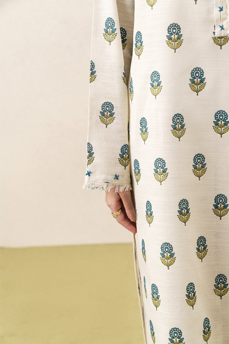 3 PIECE PRINTED KHADDAR SUIT-SILVER MUSE (UNSTITCHED)