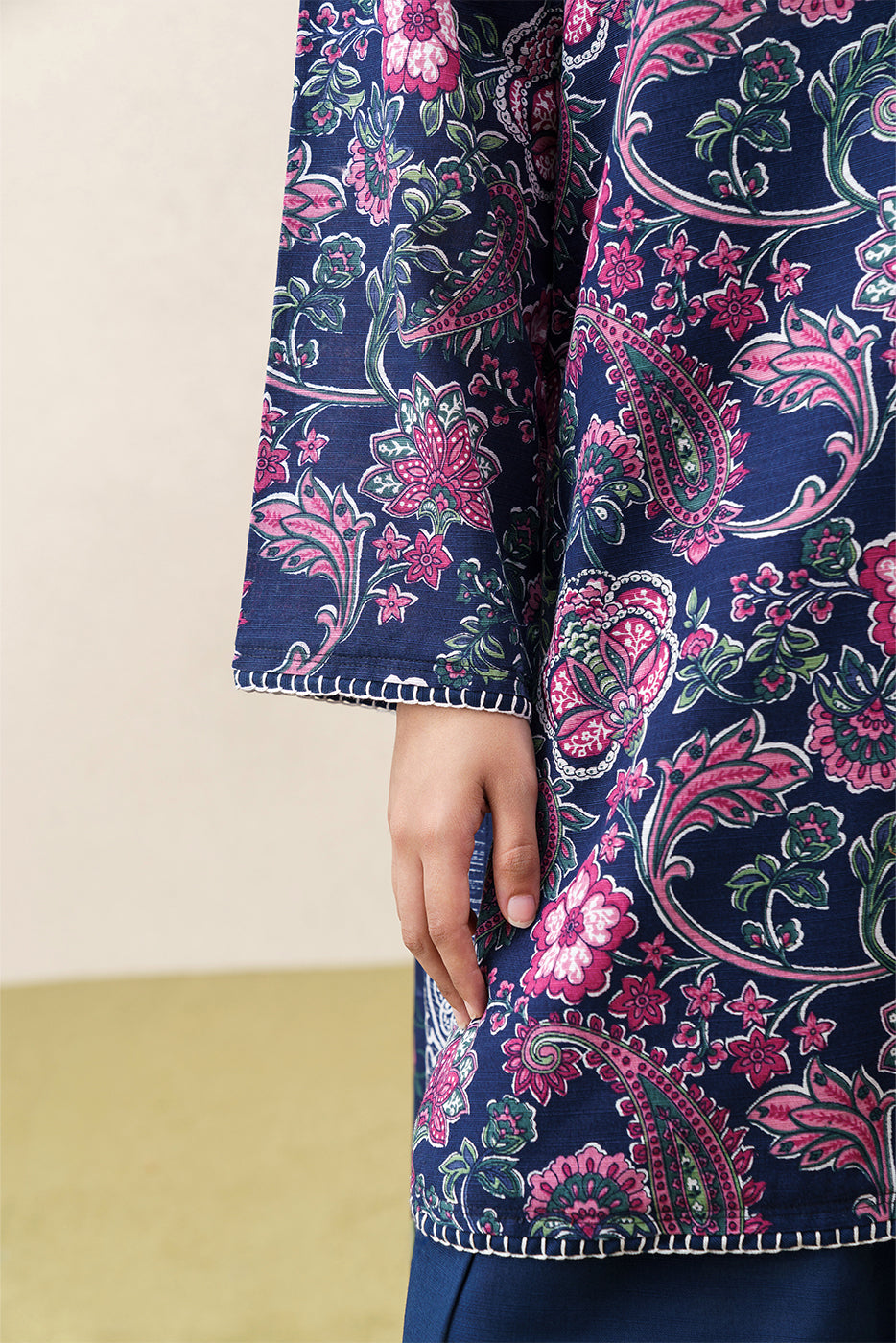 3 PIECE PRINTED KHADDAR SUIT-FLORAL REVERIE (UNSTITCHED)