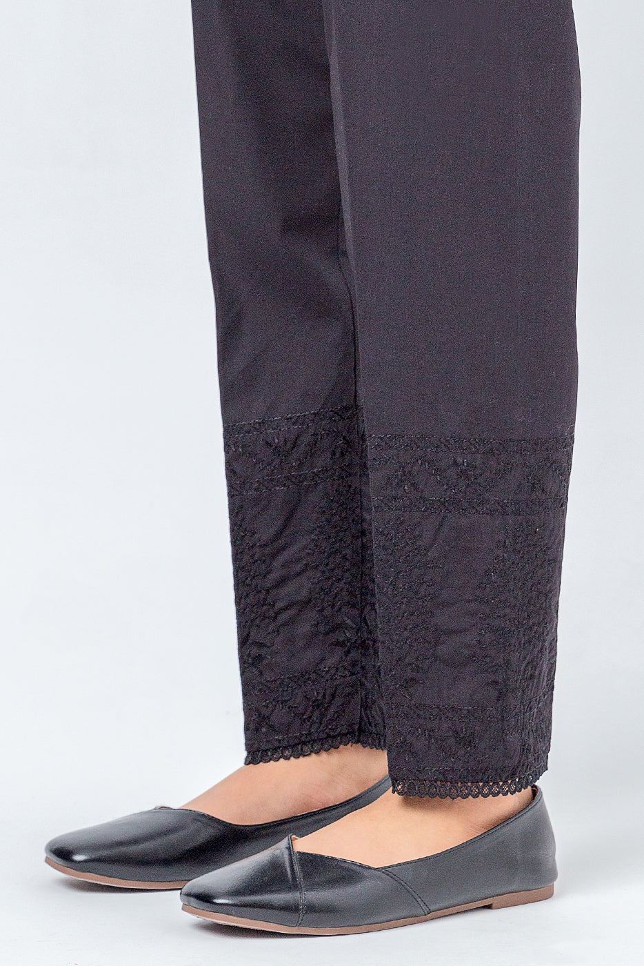 EMBROIDERED STRAIGHT PANTS