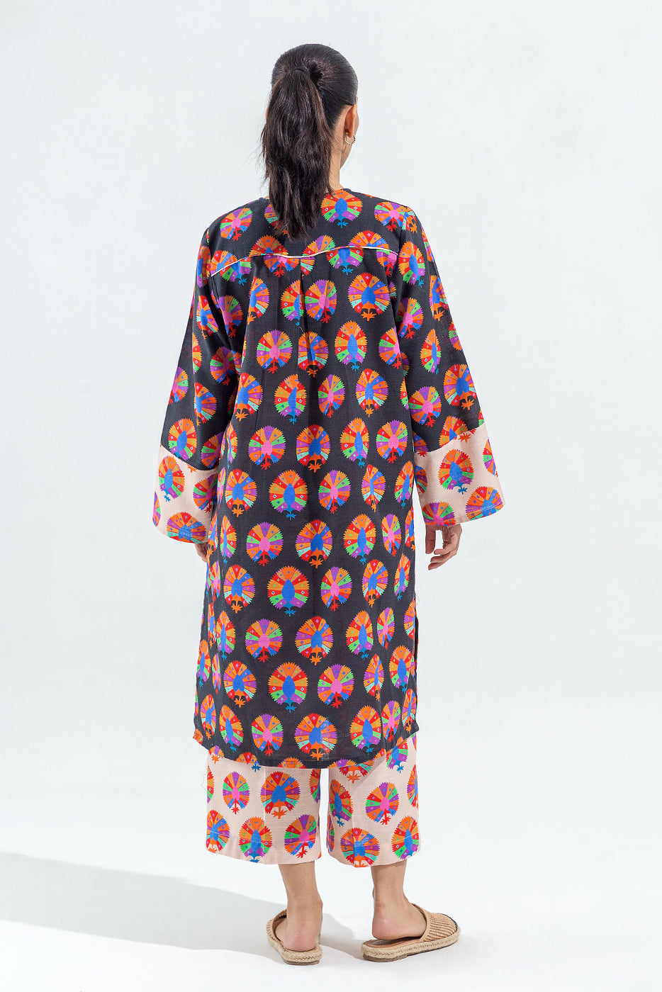 2 PIECE PRINTED KHADDAR SUIT (PRET)
