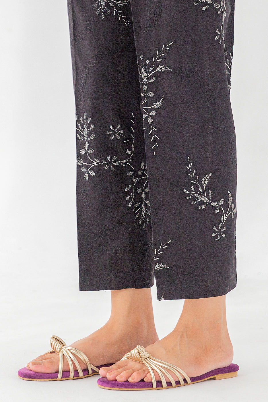 EMBROIDERED TAPERED PANTS