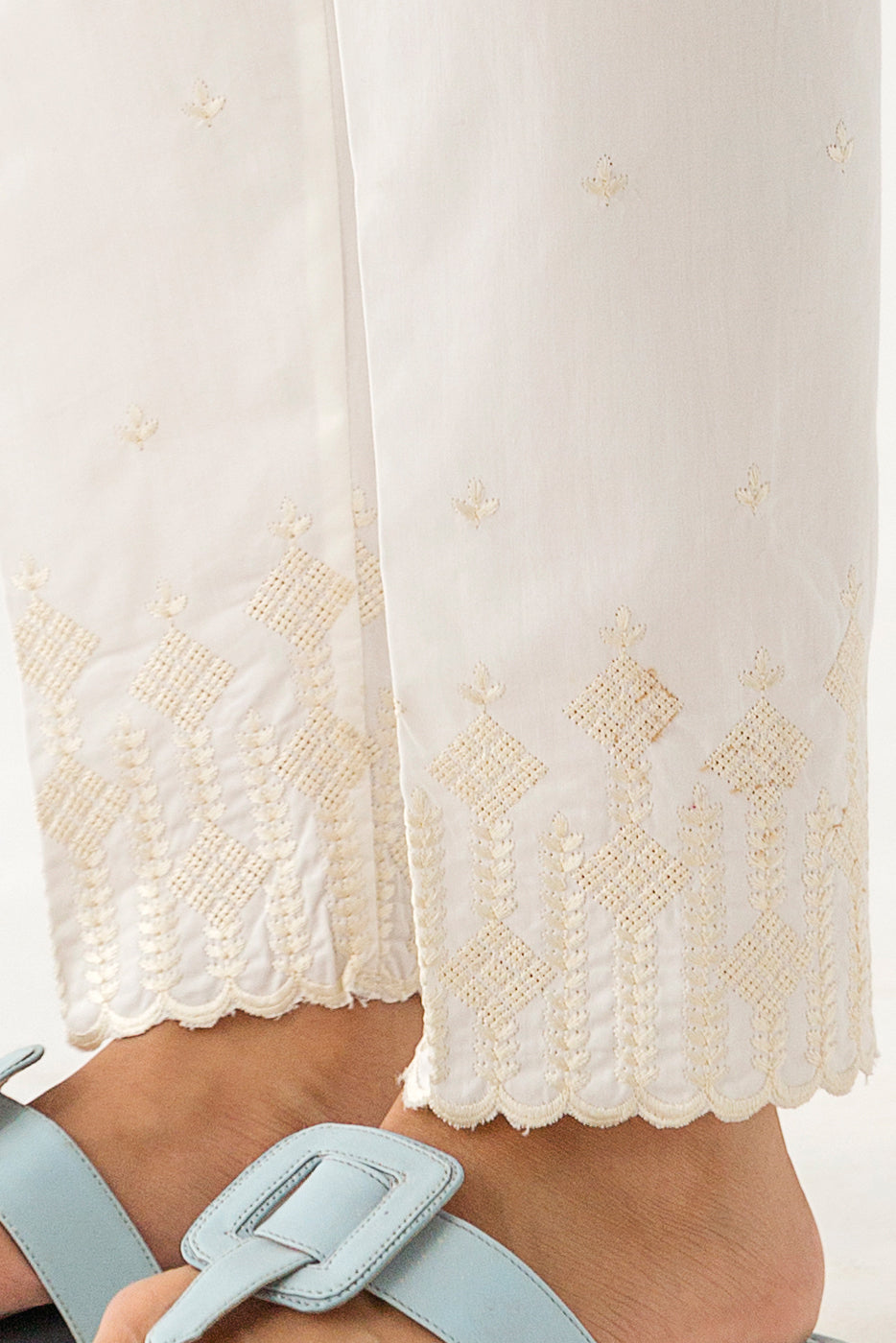 EMBROIDERED TAPERED PANTS