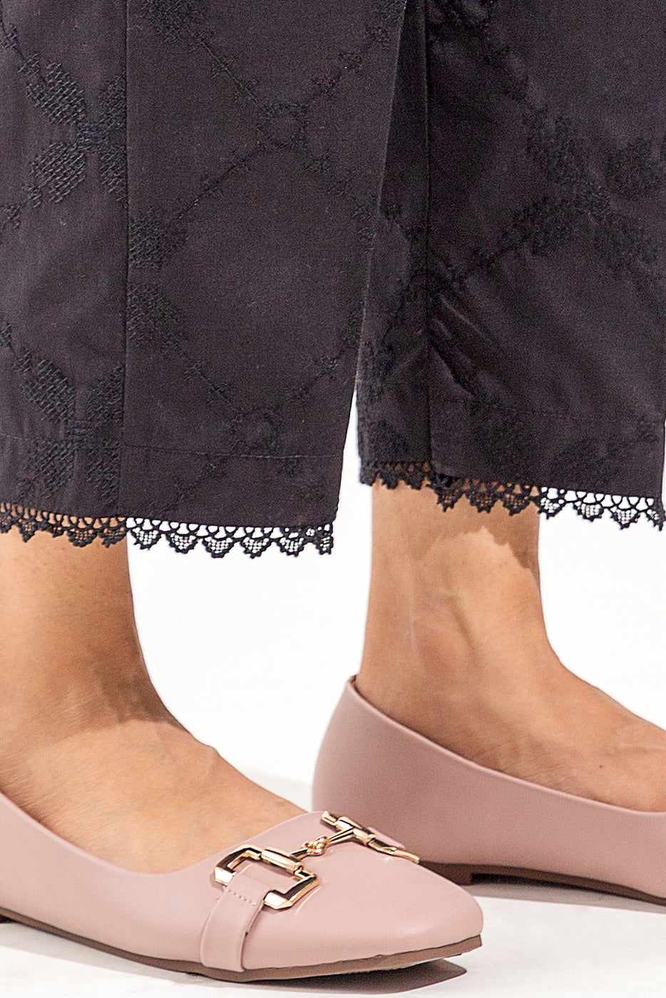 EMBROIDERED STRAIGHT PANTS