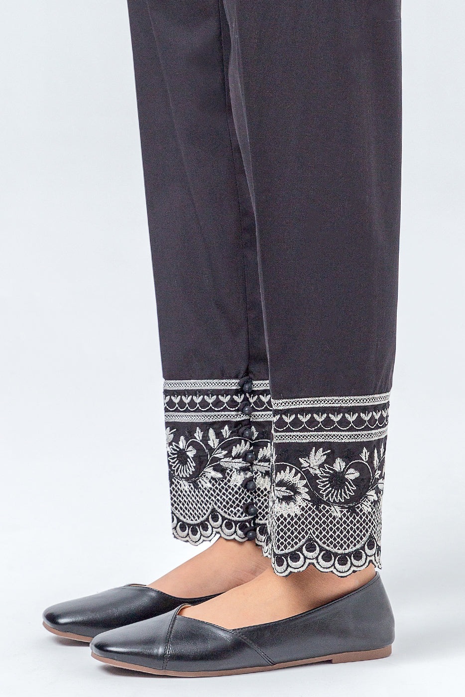 EMBROIDERED TAPERED PANTS
