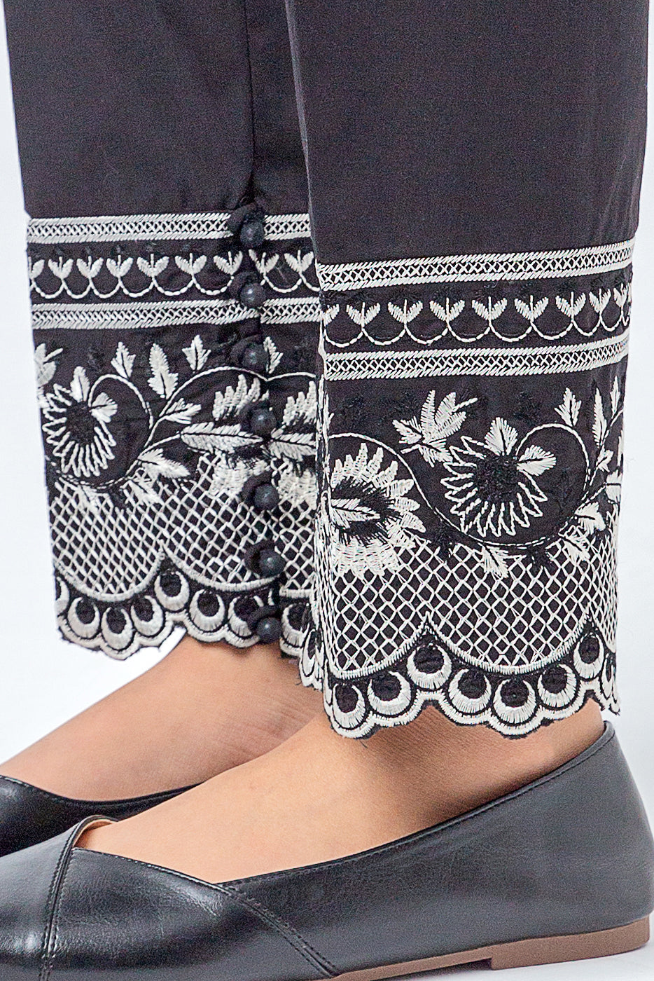 EMBROIDERED TAPERED PANTS