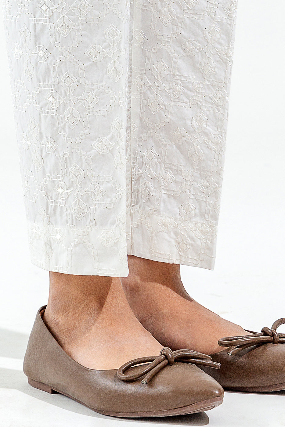 EMBROIDERED STRAIGHT PANTS