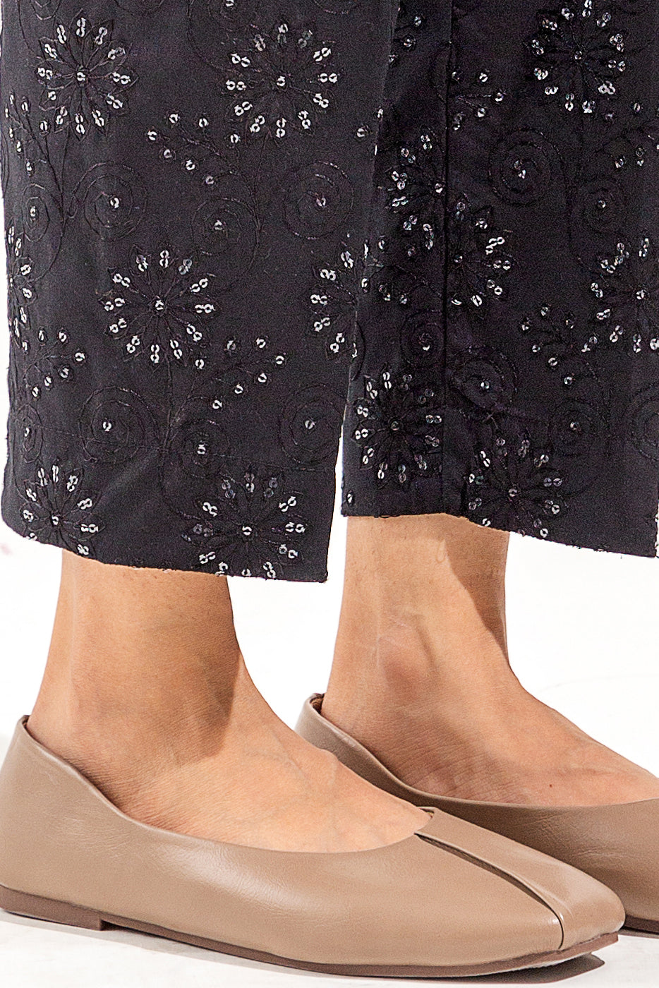 EMBROIDERED STRAIGHT PANTS