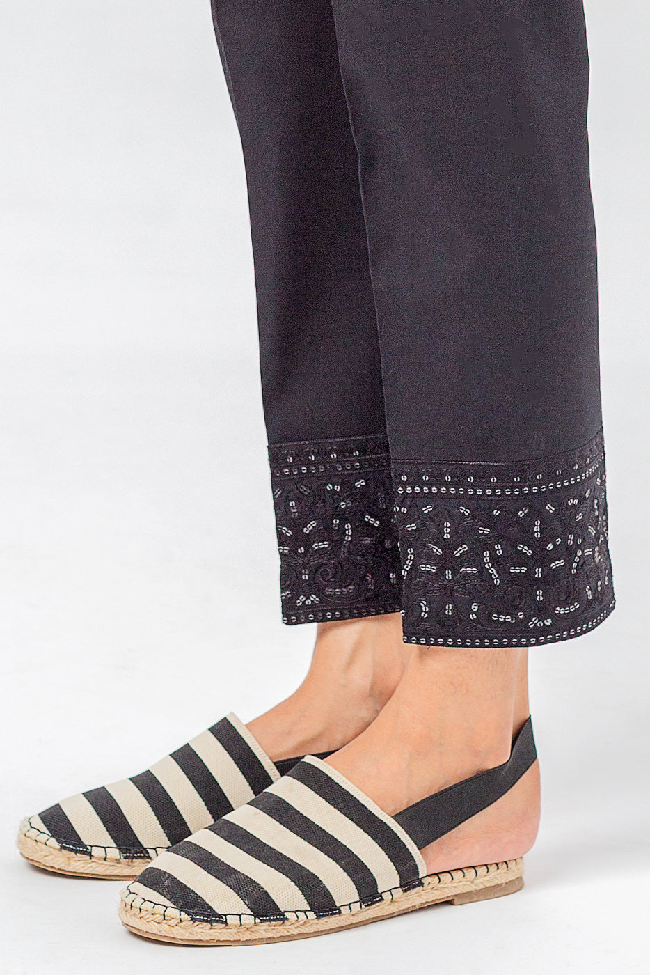 EMBROIDERED STRAIGHT PANTS