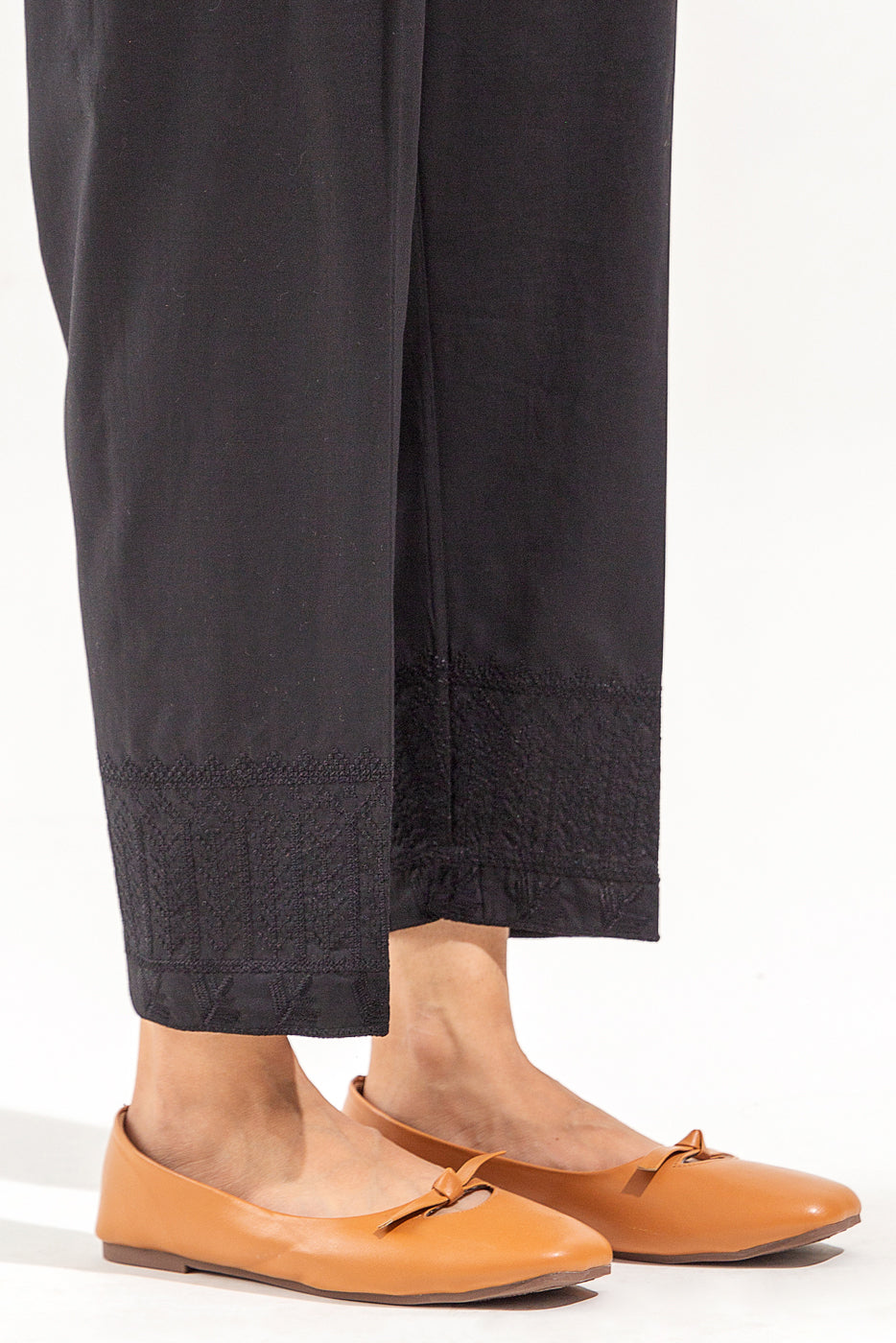 EMBROIDERED STRAIGHT PANTS
