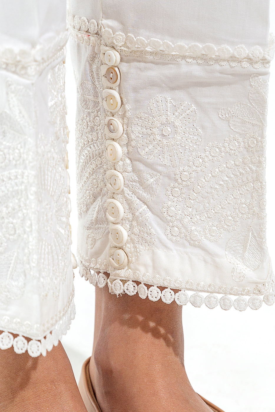 EMBROIDERED STRAIGHT PANTS