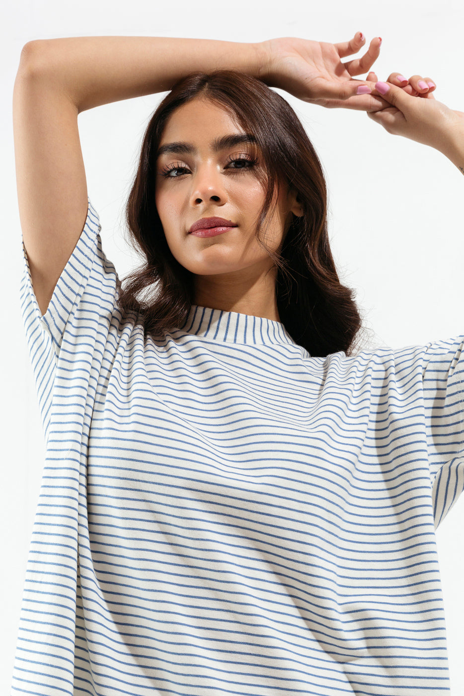 WHITE AND BLUE STRIPED T-SHIRT