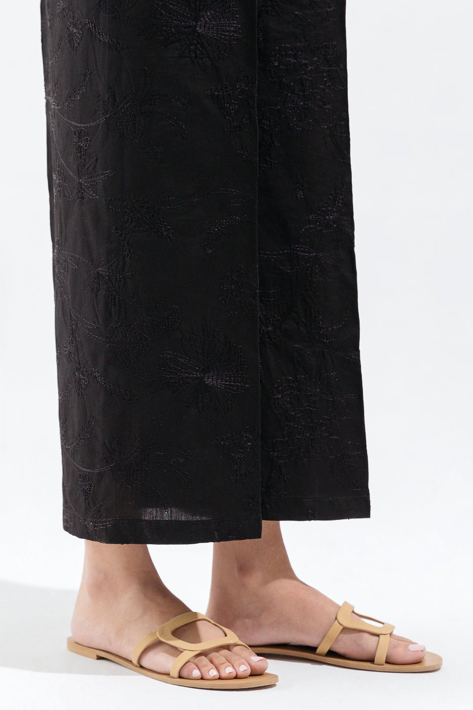 EMBROIDERED SLACK PANTS