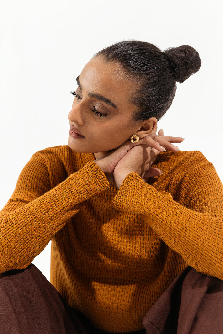 OCHRE FINE KNIT SWEATER