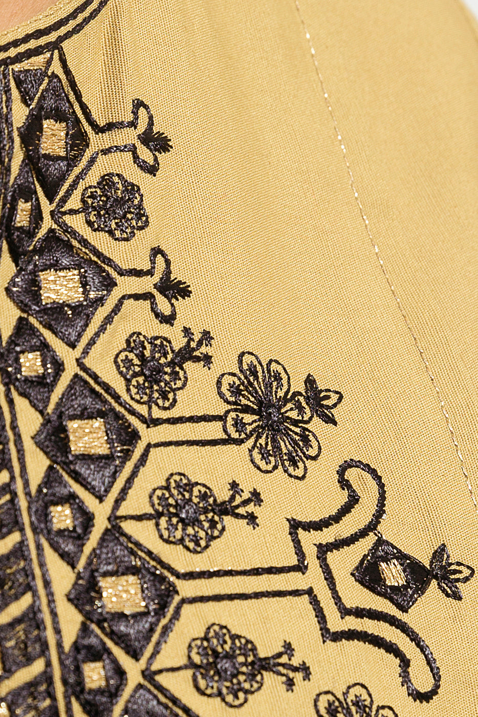 EMBROIDERED KHADDAR SHIRT (PRET)