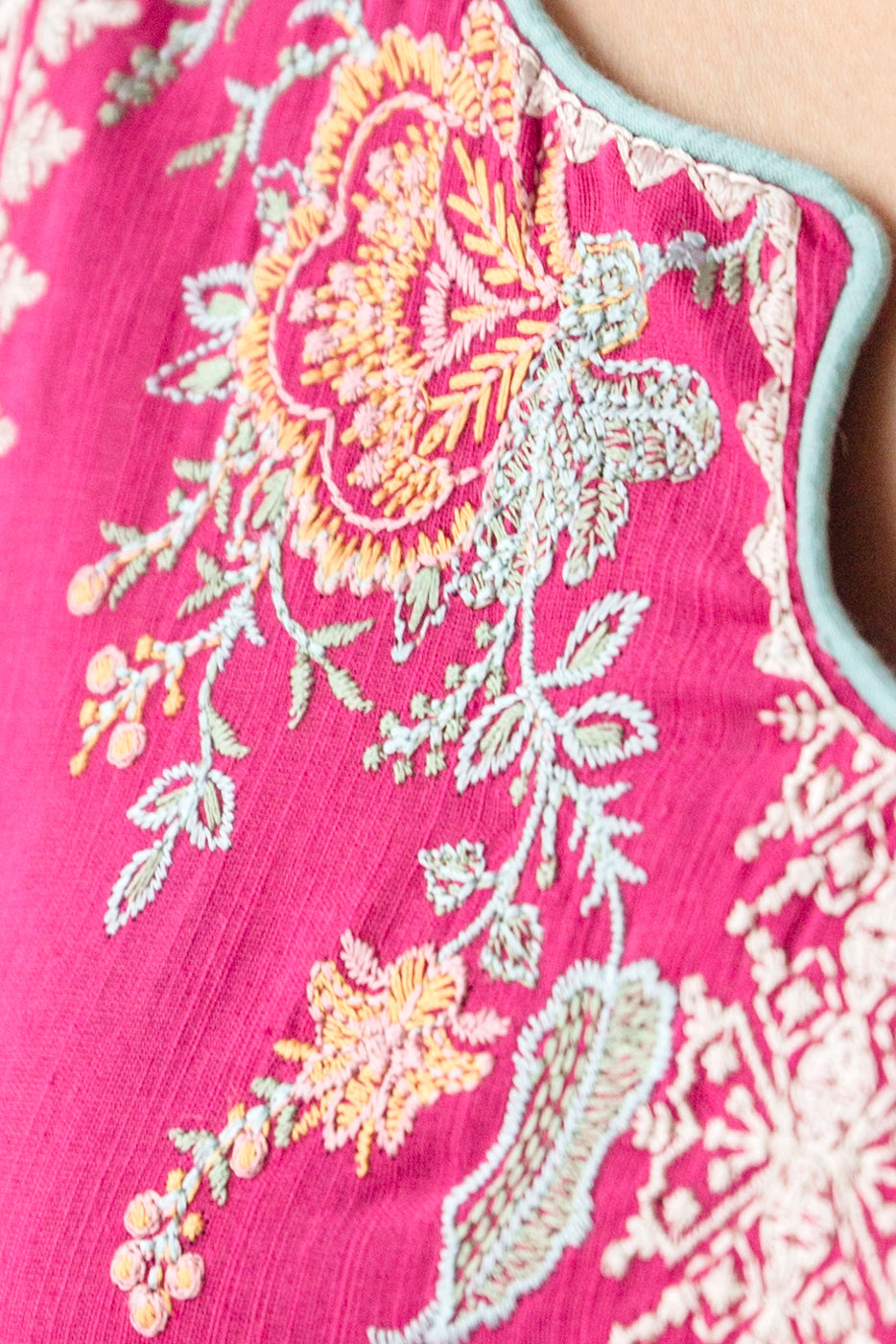 2 PIECE EMBROIDERED SLUB LAWN SUIT (LUXURY PRET)