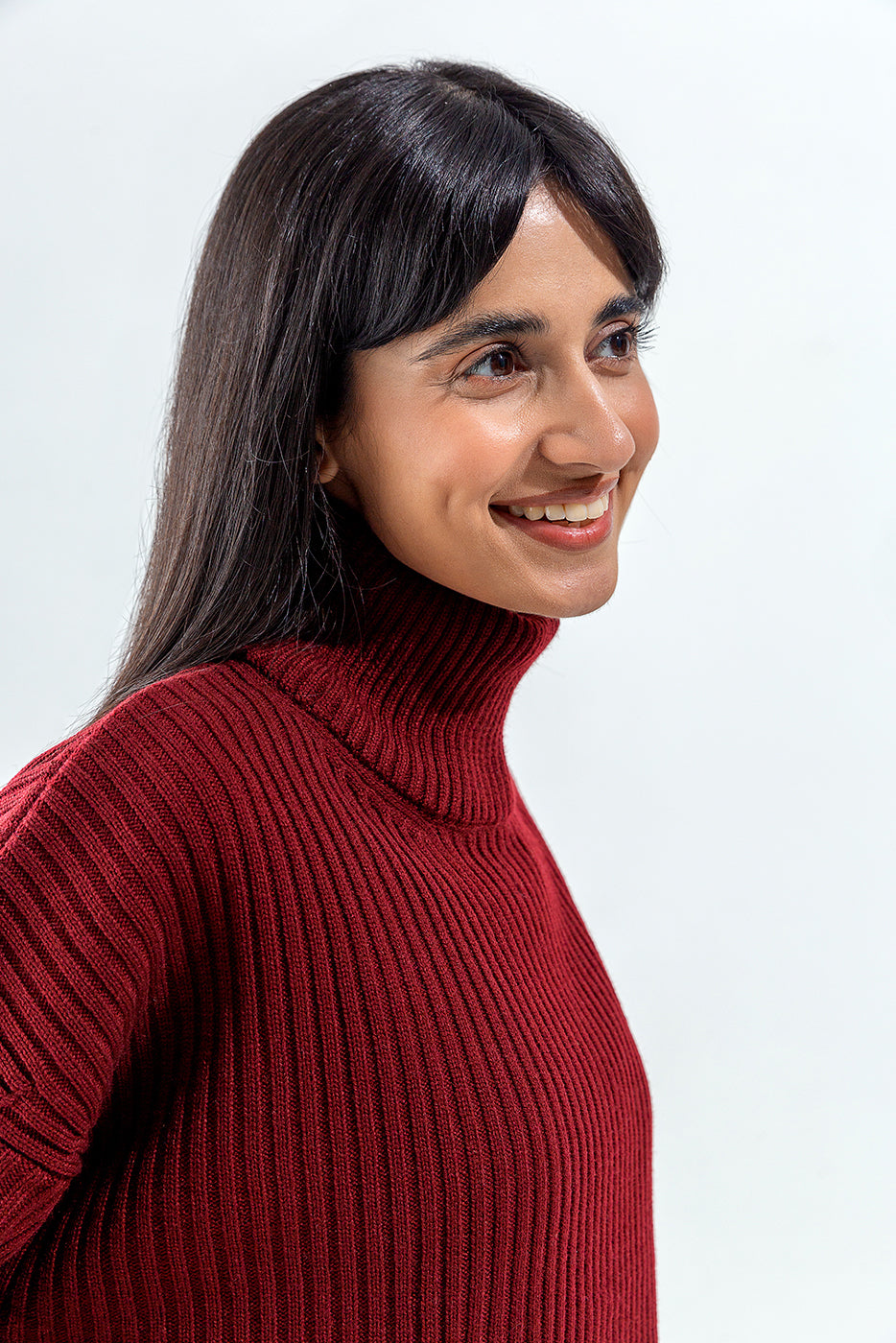 RIBBED TURTLE NECK SWEATER
