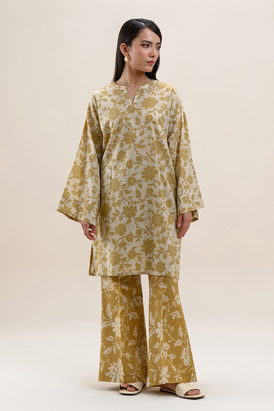 2 PIECE PRINTED LAWN SUIT-MEDALLION HUE (UNSTITCHED)