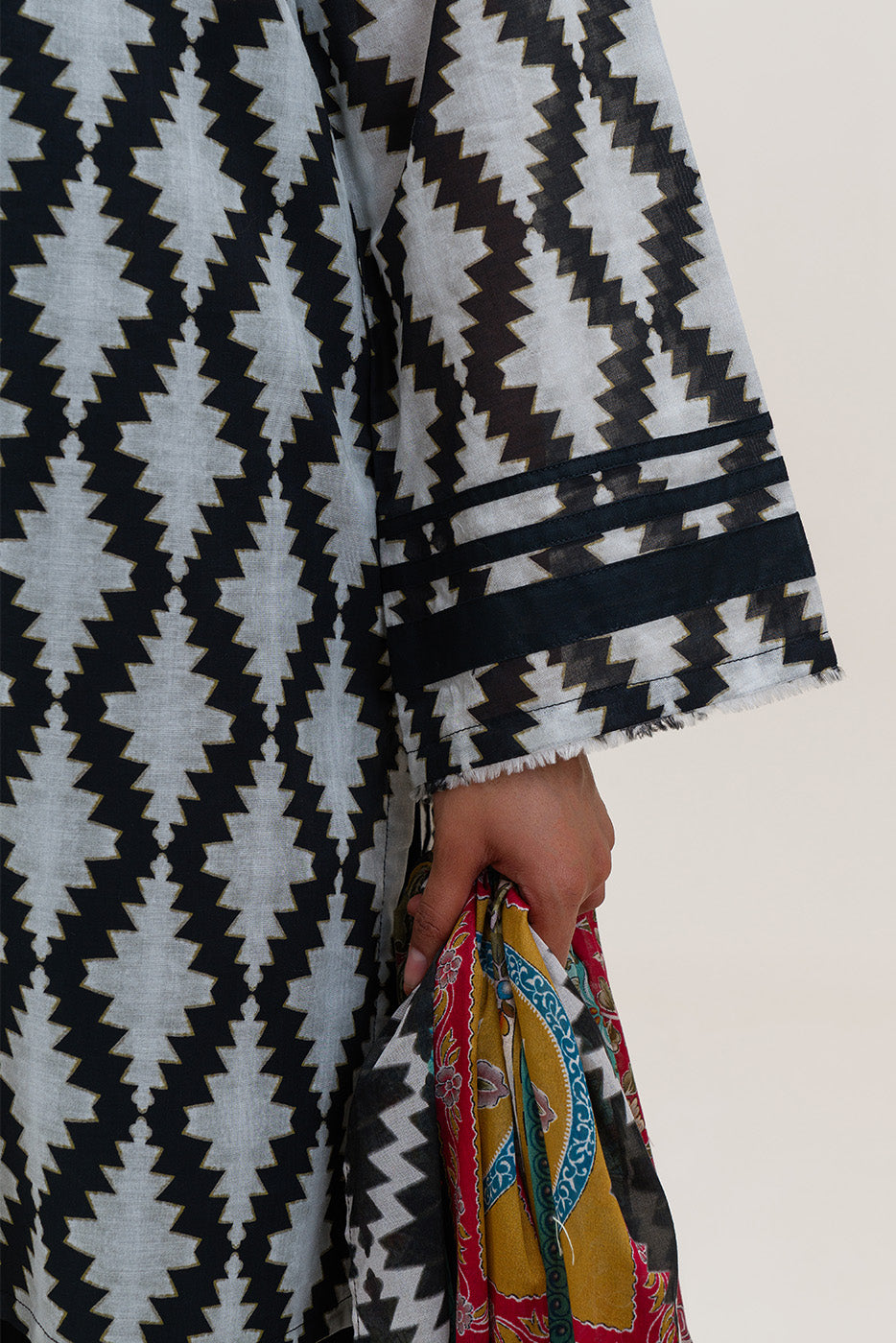 2 PIECE PRINTED LAWN SUIT-MONOCHROMATIC TALE (UNSTITCHED)
