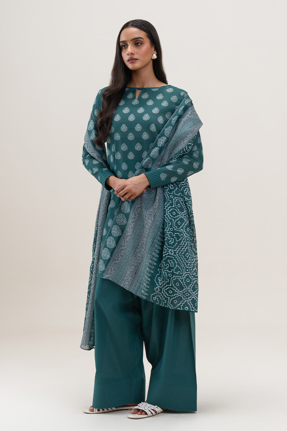 2 PIECE PRINTED LAWN SUIT-DIVINE MUSE (UNSTITCHED)