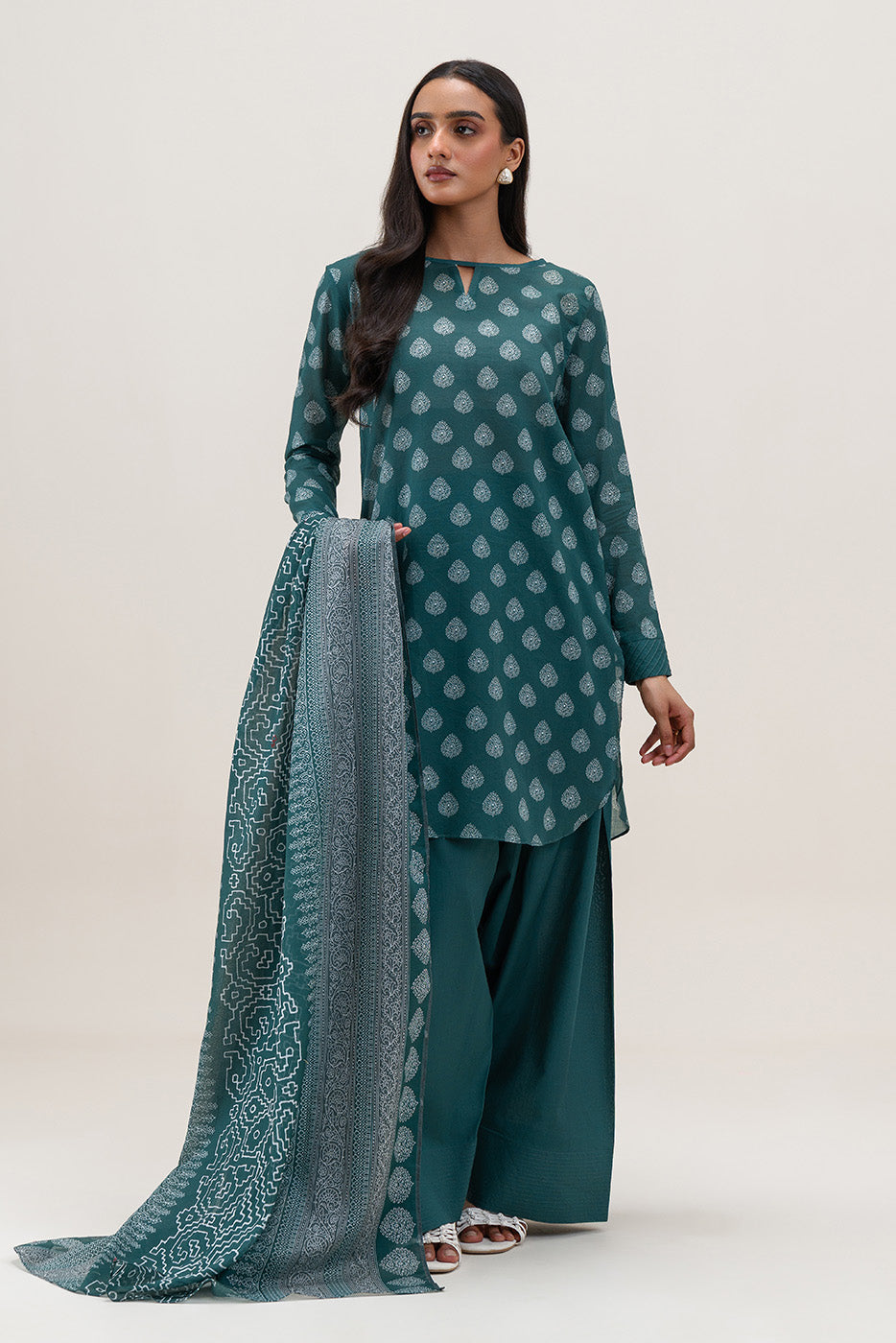 2 PIECE PRINTED LAWN SUIT-DIVINE MUSE (UNSTITCHED)