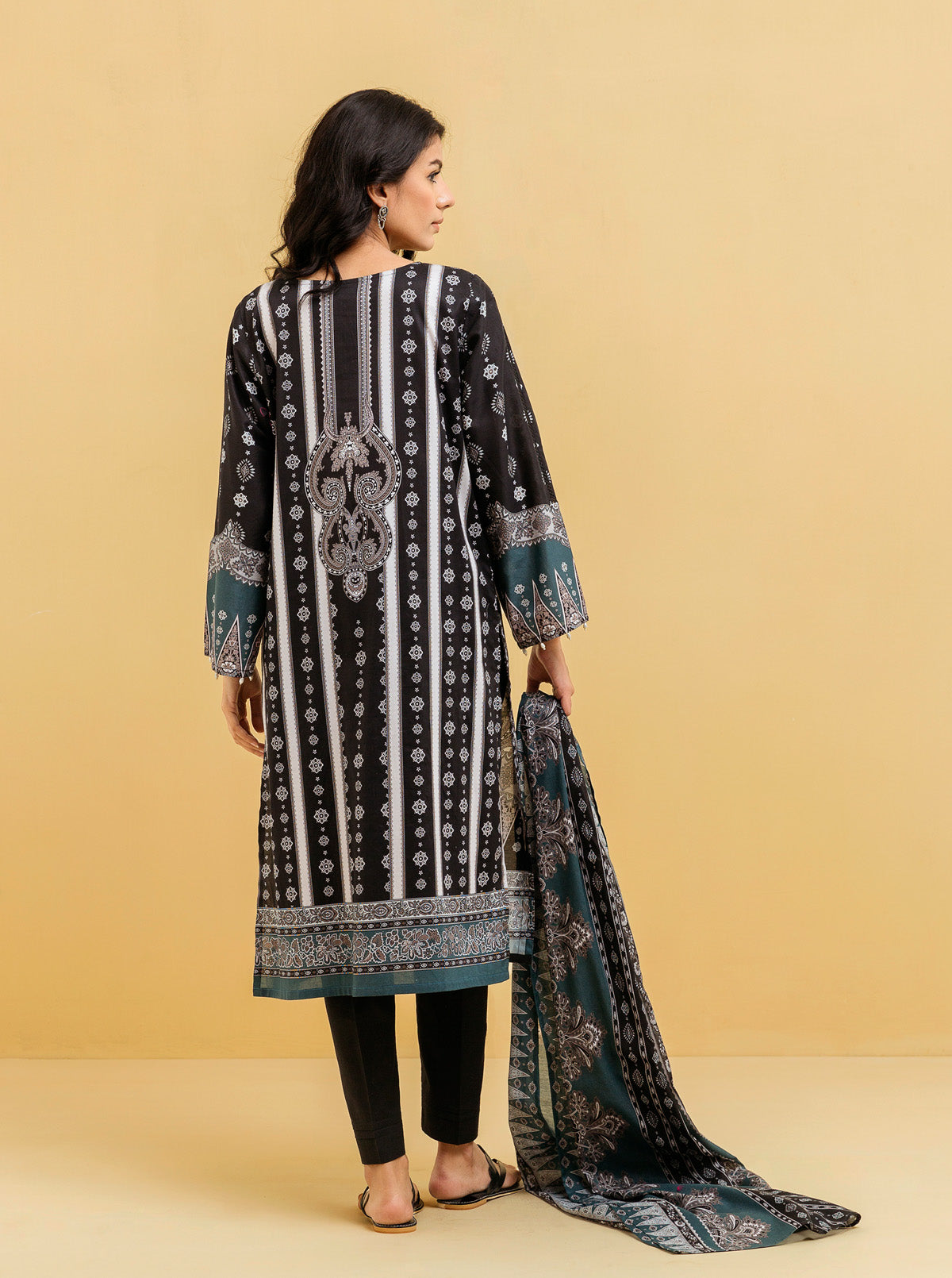 2 PIECE - PRINTED LAWN SUIT - BLACK NOSTALGIA MORBAGH SU_22