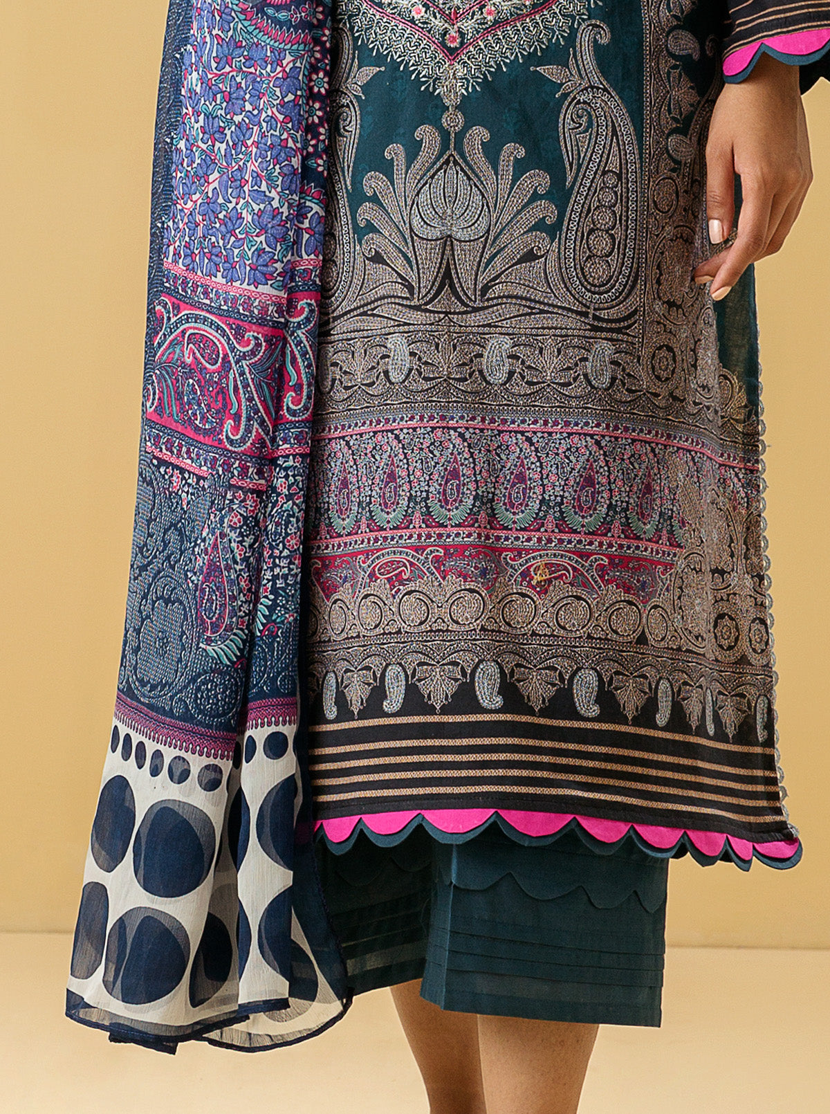 3 PIECE - EMBROIDERED LAWN SUIT - DIVINE PAISLEY MORBAGH SU_22