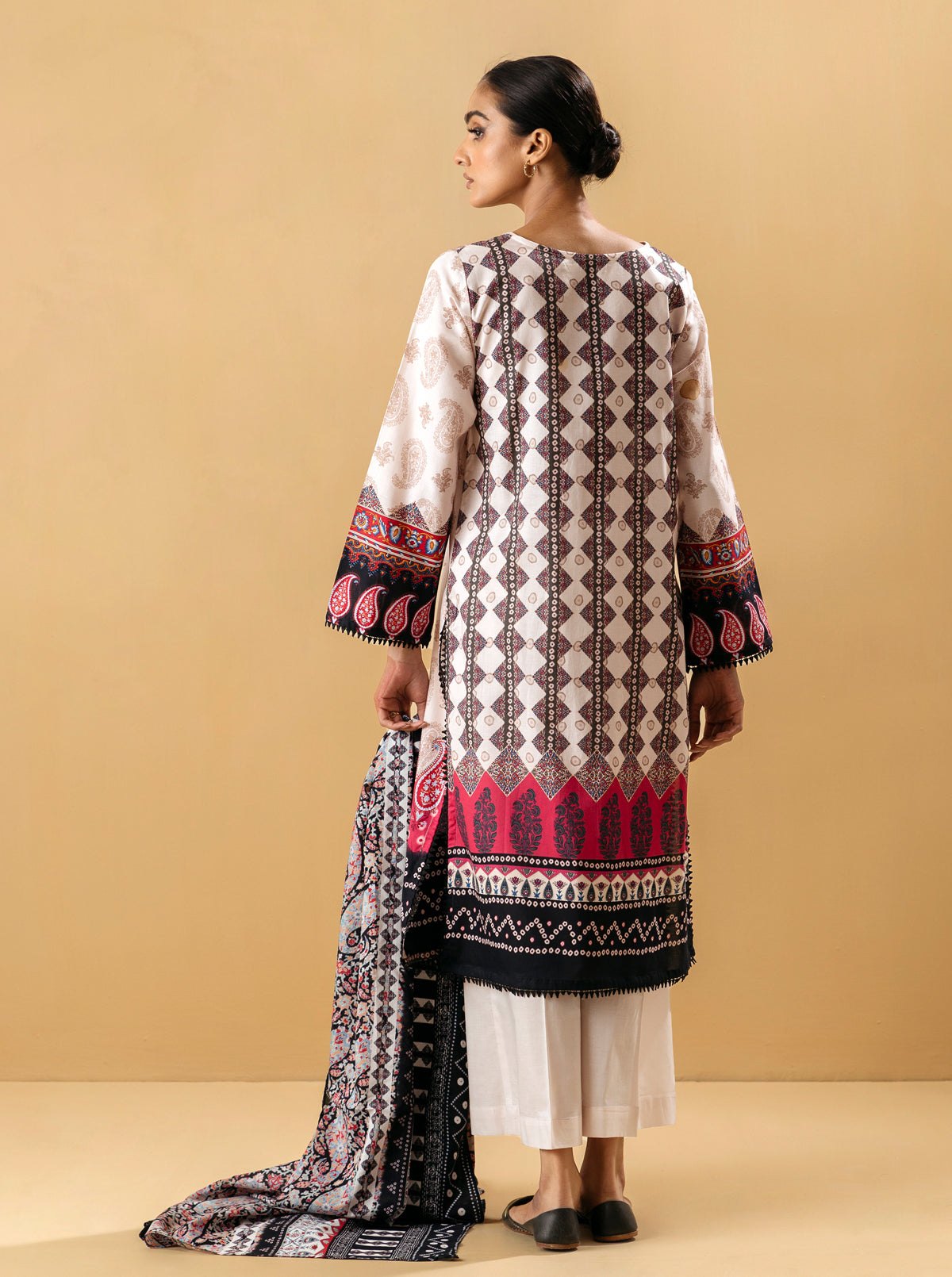 3 PIECE - EMBROIDERED LAWN SUIT - DIVINE GLEAM MORBAGH SU_22