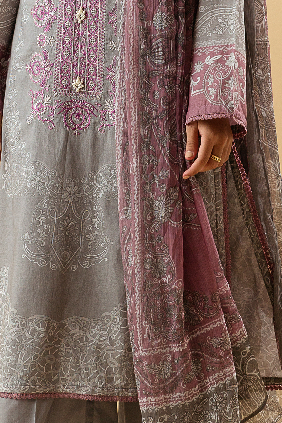 3 PIECE - EMBROIDERED LAWN SUIT - CLASSIC GREY MORBAGH SU_22