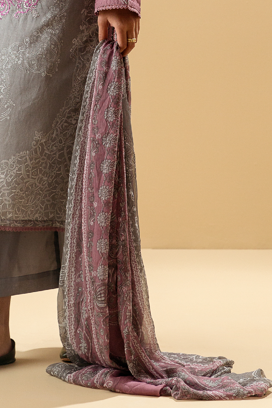 3 PIECE - EMBROIDERED LAWN SUIT - CLASSIC GREY MORBAGH SU_22