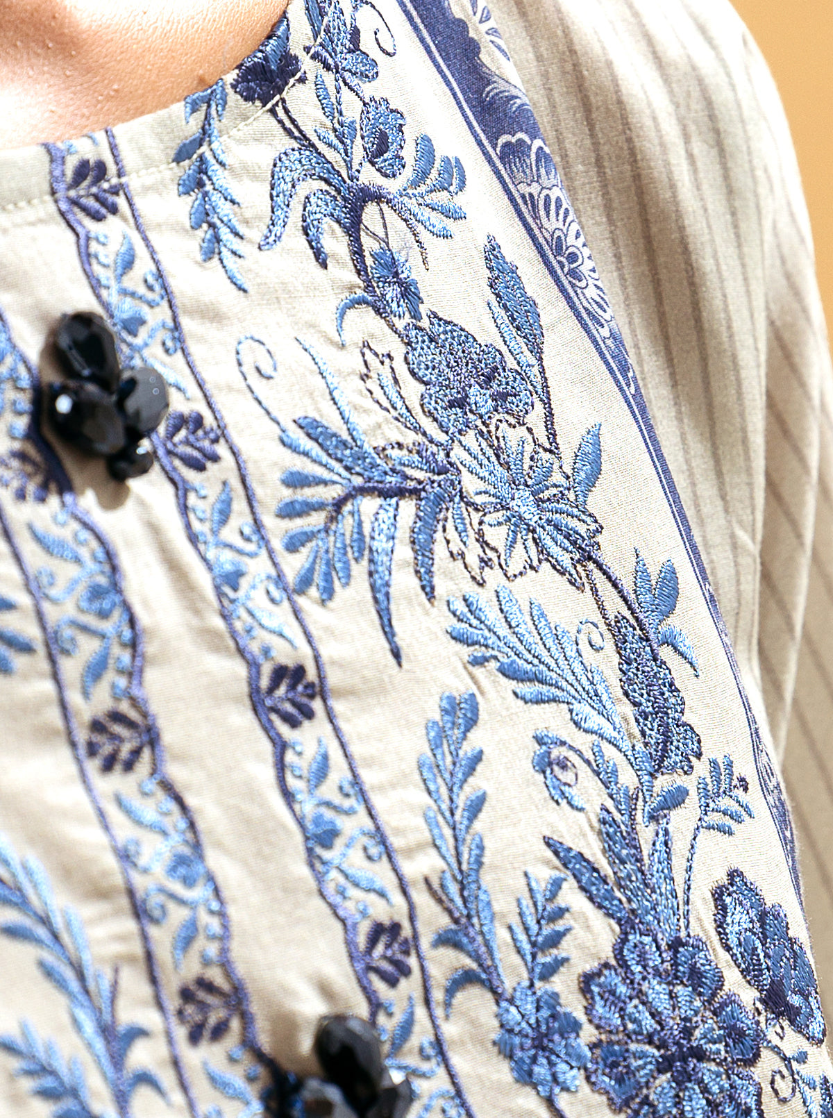 3 PIECE - EMBROIDERED LAWN SUIT - PORCELAIN GARDEN MORBAGH SU_22