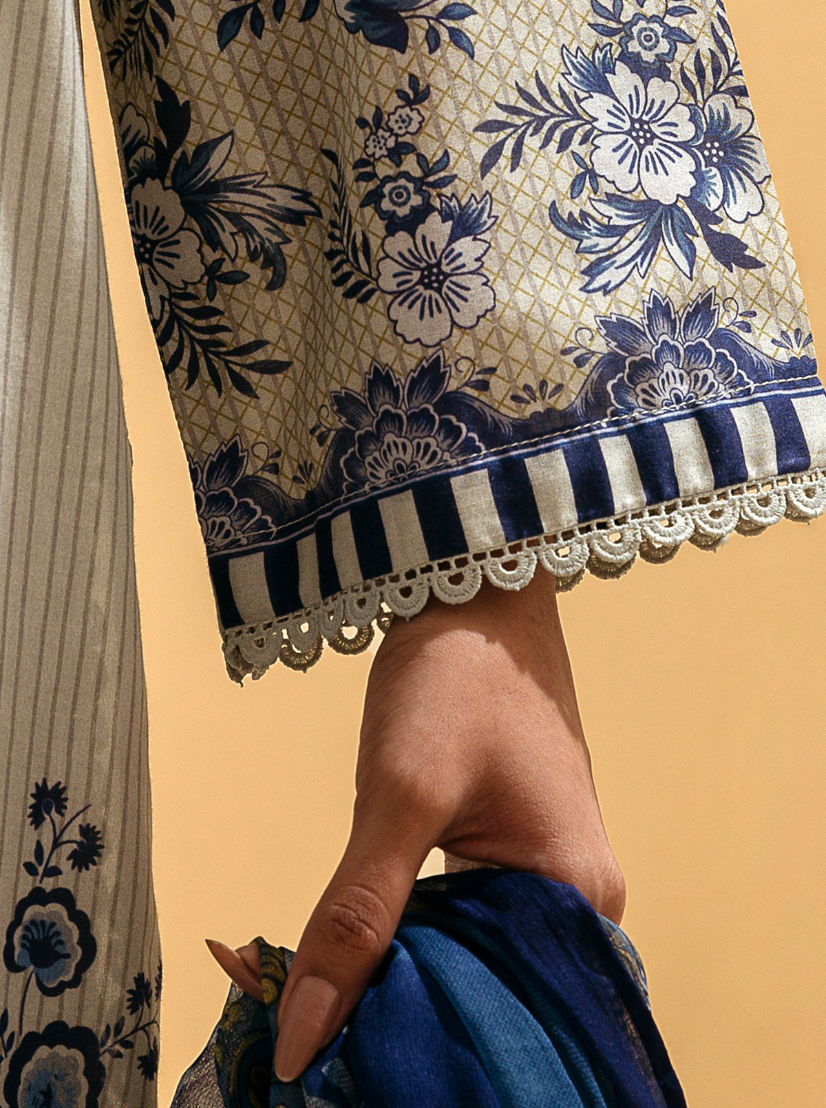 3 PIECE - EMBROIDERED LAWN SUIT - PORCELAIN GARDEN MORBAGH SU_22