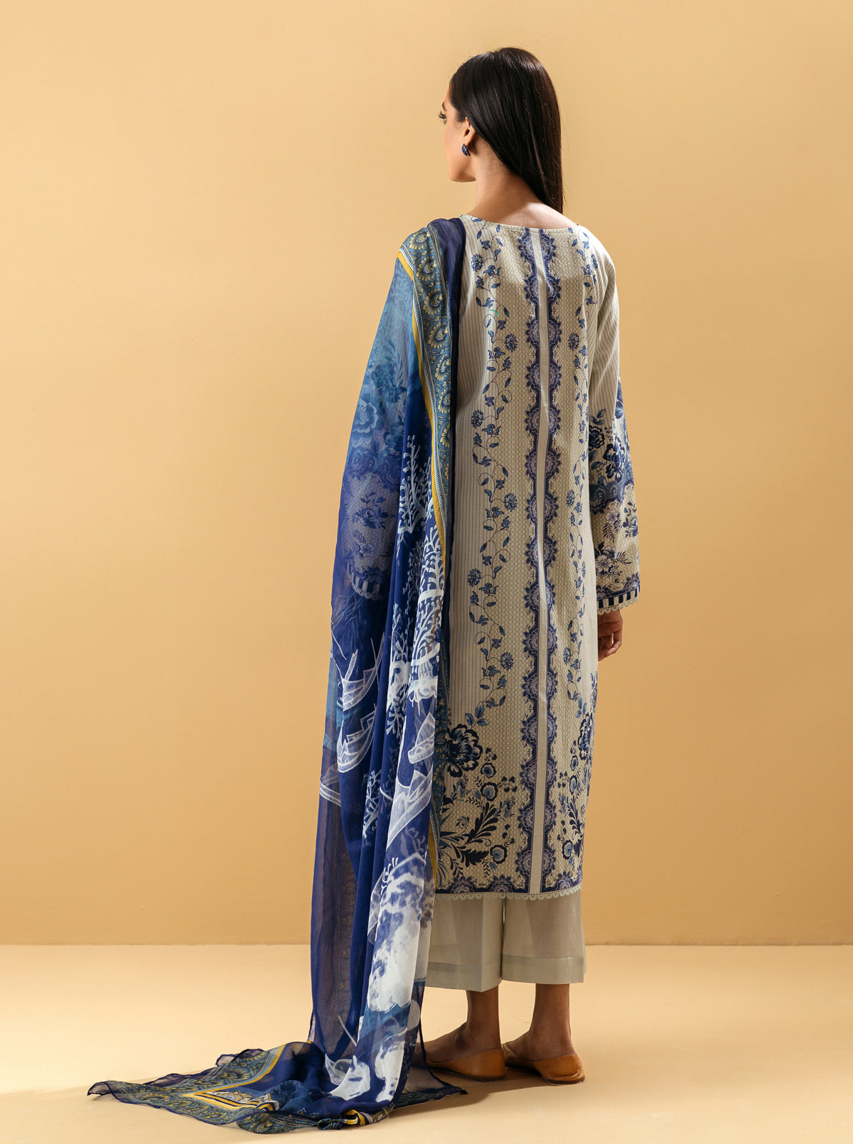 3 PIECE - EMBROIDERED LAWN SUIT - PORCELAIN GARDEN MORBAGH SU_22