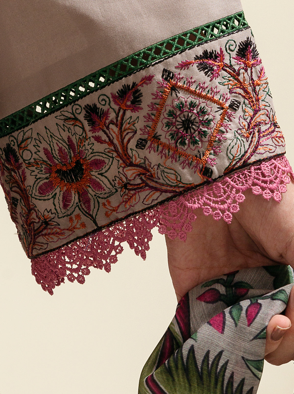 3 PIECE - EMBROIDERED LAWN SUIT - CONCRETE MAGIC MORBAGH SU_23