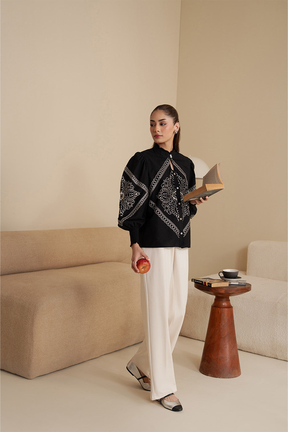 EMBROIDERED KEYHOLE BLOUSE