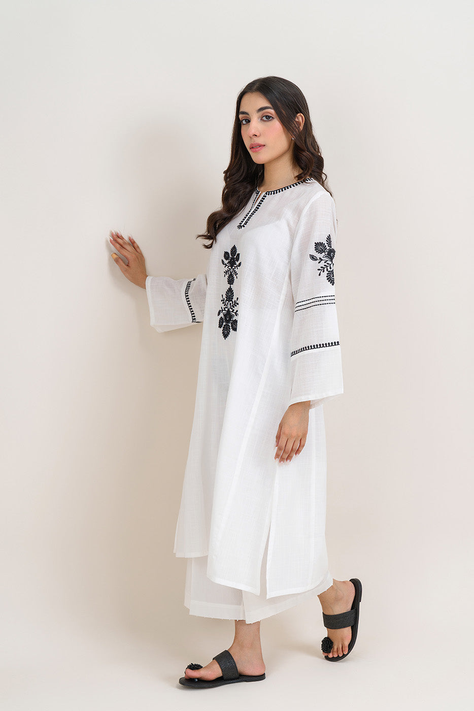 EMBROIDERED SLUB LAWN SHIRT (PRET)