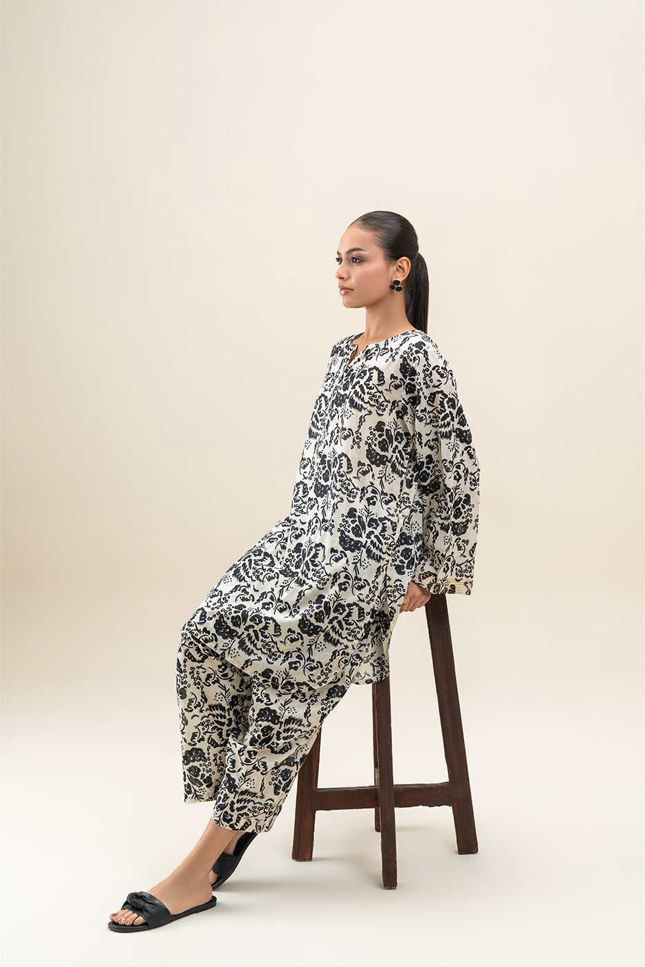 2 PIECE PRINTED LAWN SUIT (PRET)