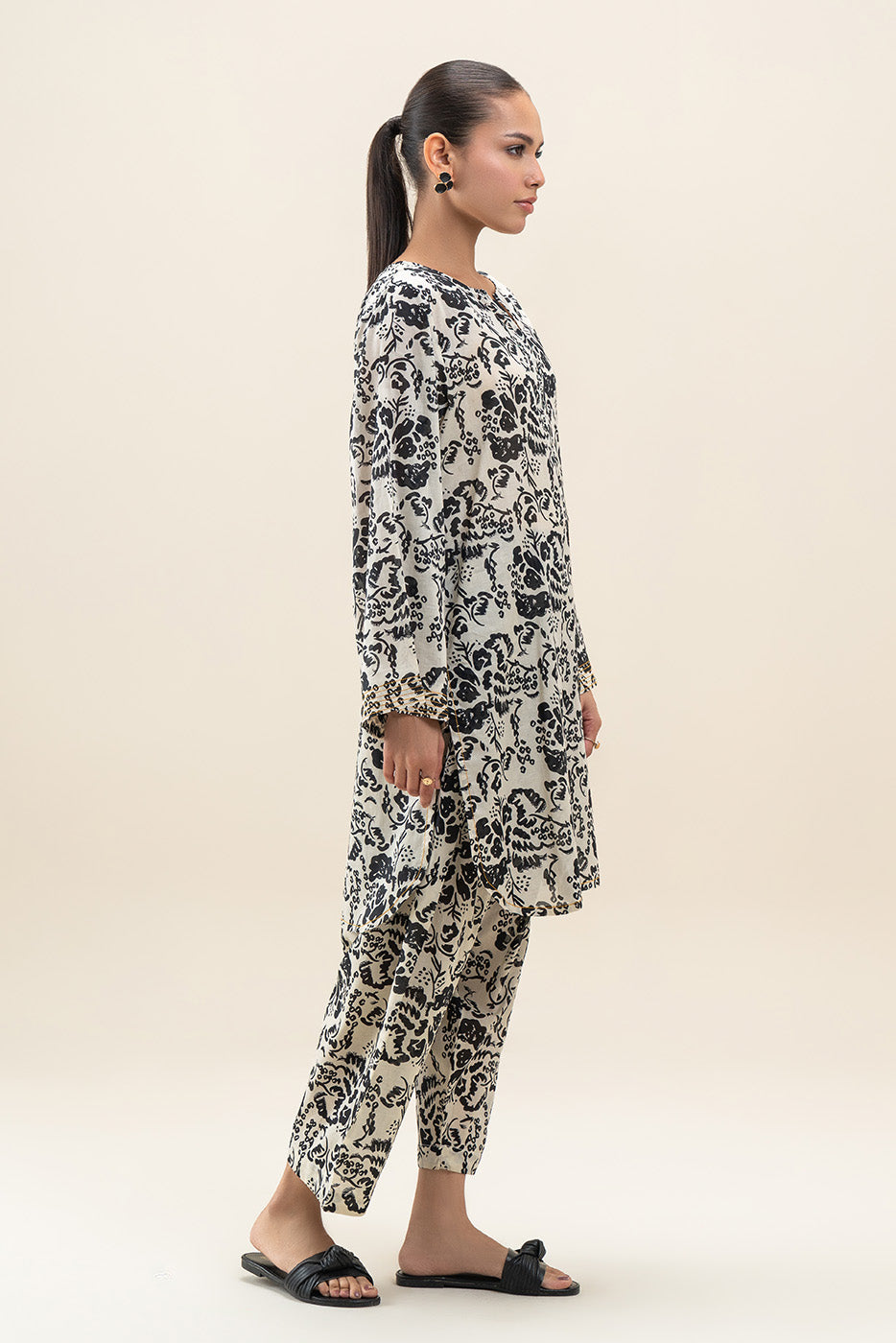 2 PIECE PRINTED LAWN SUIT (PRET)