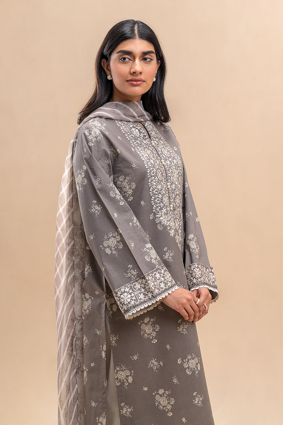 2 PIECE EMBROIDERED LAWN SUIT-GREY CHARM (UNSTITCHED)