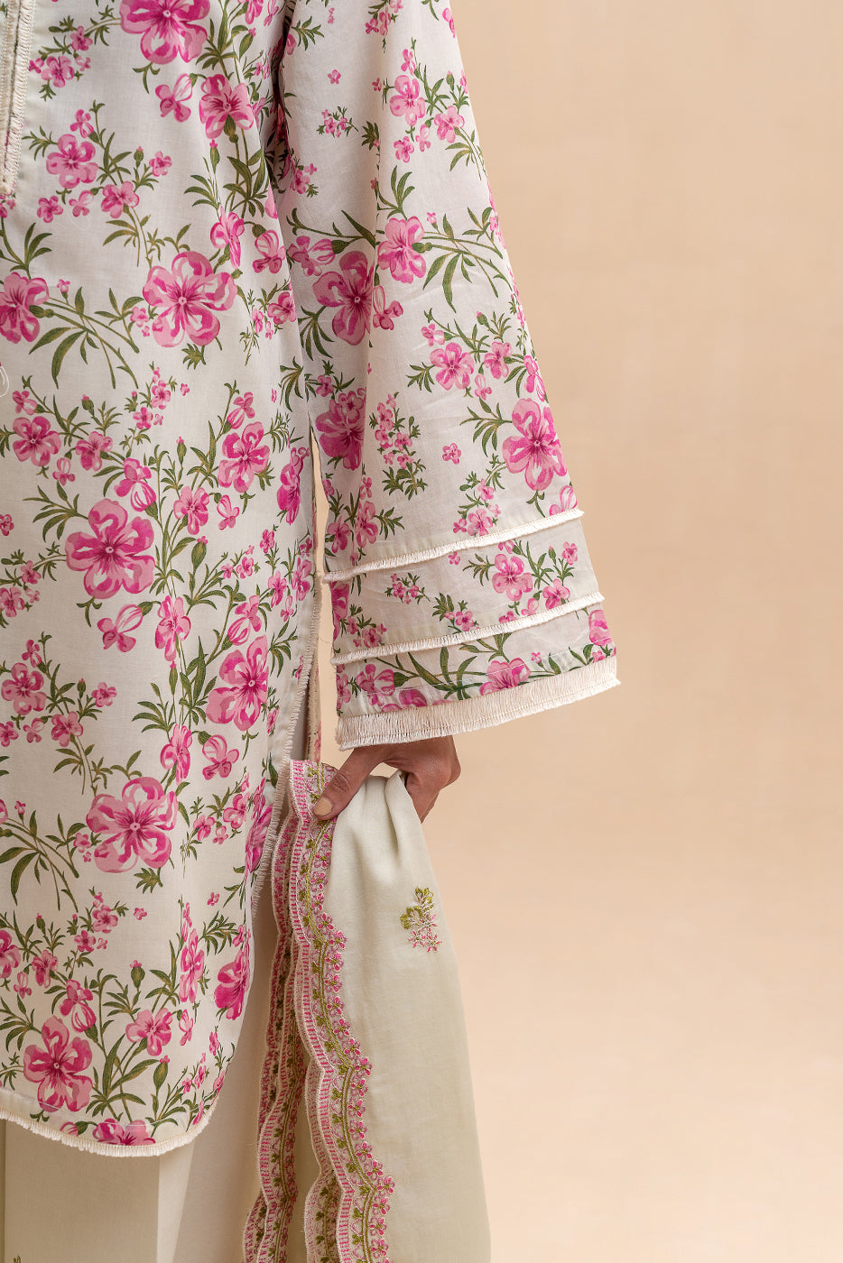 3 PIECE EMBROIDERED LAWN SUIT-WHITE GARDEN (UNSTITCHED)