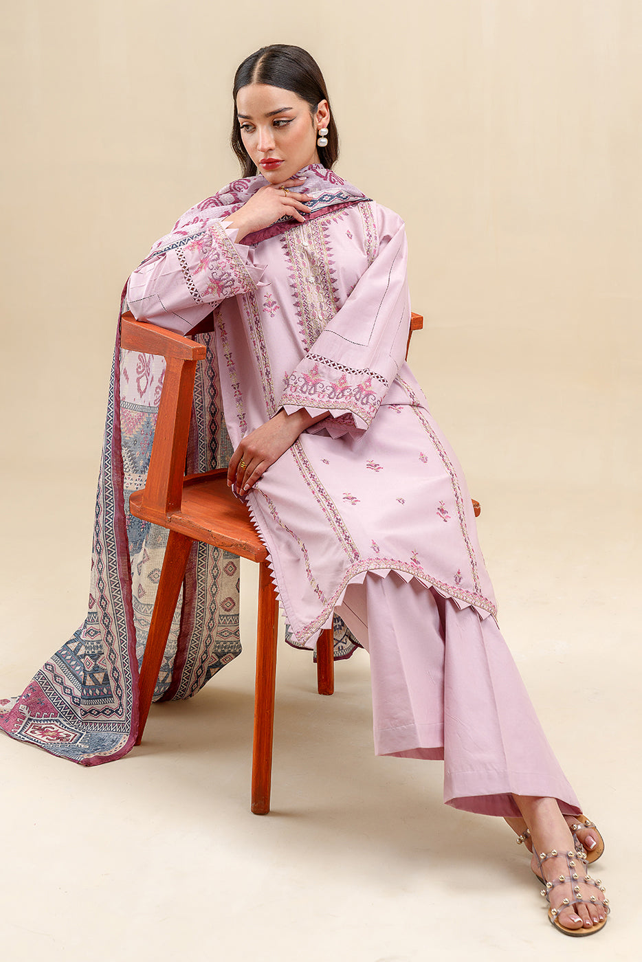 3 PIECE EMBROIDERED LAWN SUIT-RADIANT LILAC (UNSTITCHED)