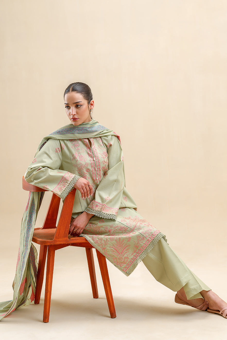 3 PIECE EMBROIDERED LAWN SUIT-MINT AURA (UNSTITCHED)