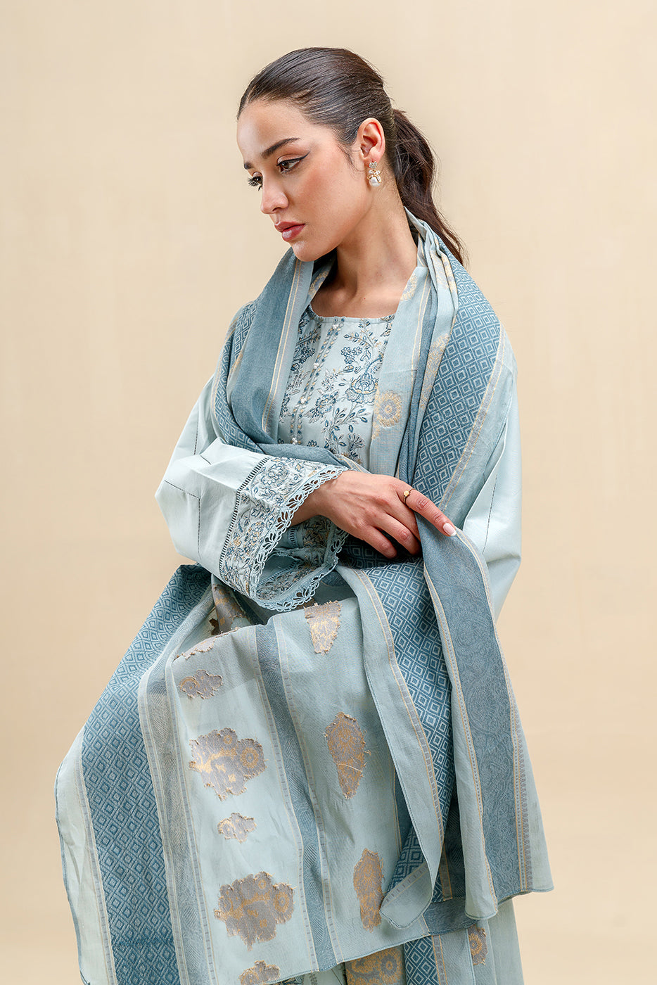 3 PIECE EMBROIDERED LAWN SUIT-AURORA FROST (UNSTITCHED)