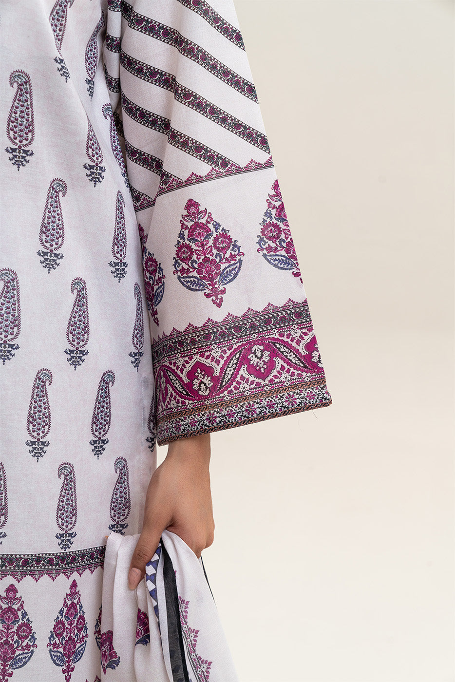 3 PIECE PRINTED LAWN SUIT-PORCELAIN LACE (UNSTITCHED)